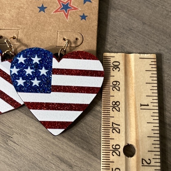 AMERICAN FLAG  HEARTS DANGLE GLITTERY ACRYLIC EARRINGS - Picture 6 of 10